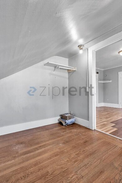 Building Photo - Unit 2