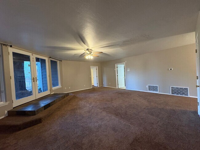 Building Photo - Gorgeous Flagstaff Rental