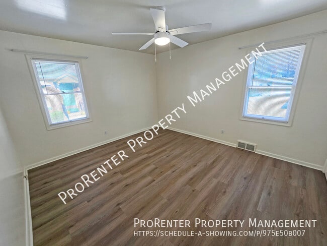 Building Photo - 2338 Van Buren Ave