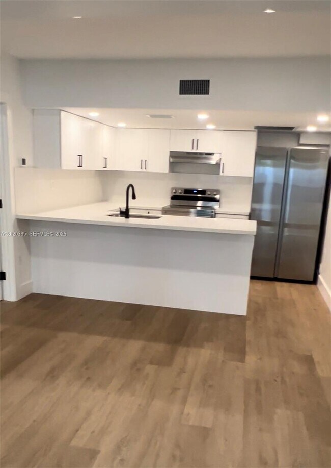 Building Photo - 16349 Ravenwood Pl