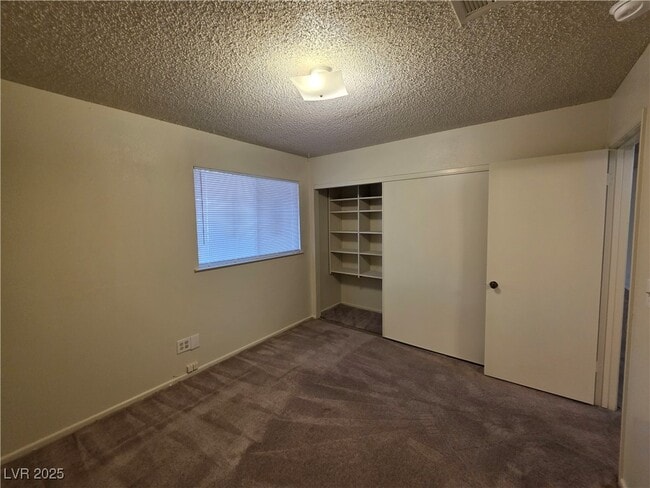 Building Photo - 321 S Bent Creek Dr