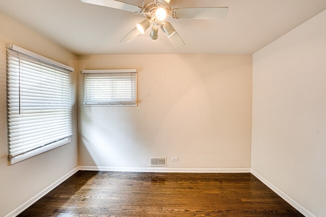 Building Photo - 637 Barnsdale Rd