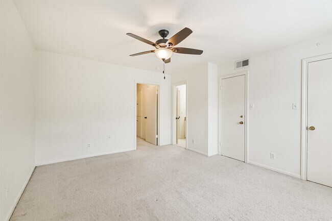 Building Photo - 2505 Watertown Mall St