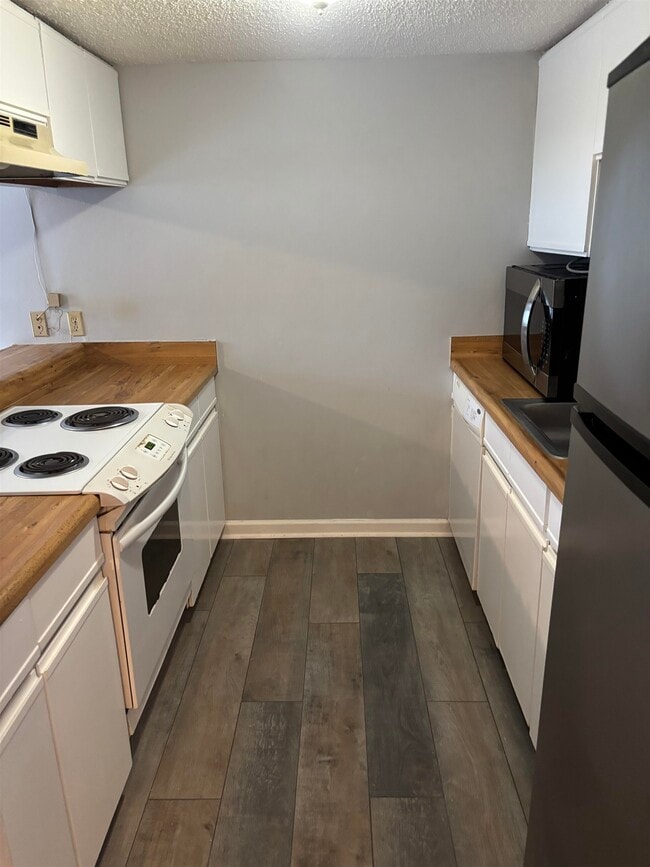 Building Photo - 2331 Sandpiper St