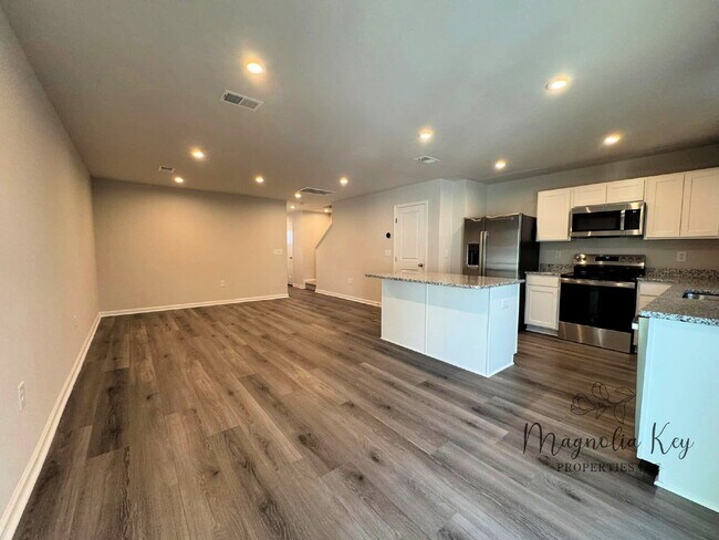 Building Photo - New 3 bed 2.5 bath Townhouse in Forestbrook