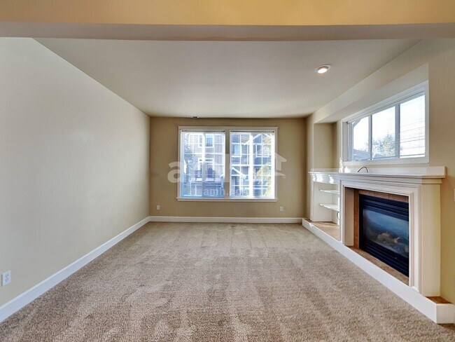 Building Photo - 125 Wild Rose St