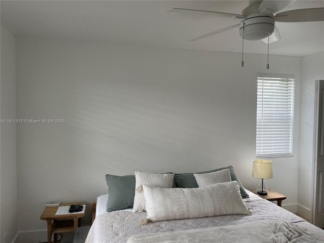 Building Photo - 10011 Winding Lake Rd