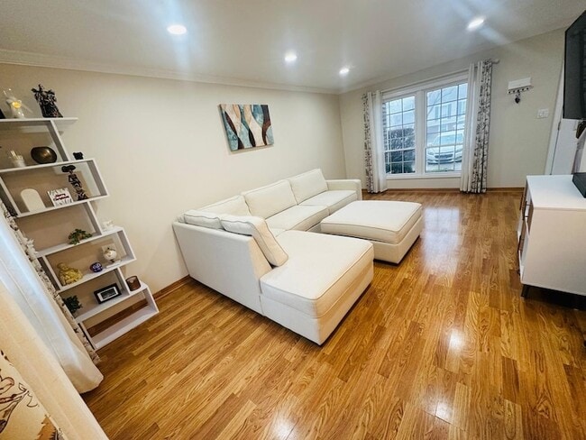 Building Photo - 2062 Danbury Pl