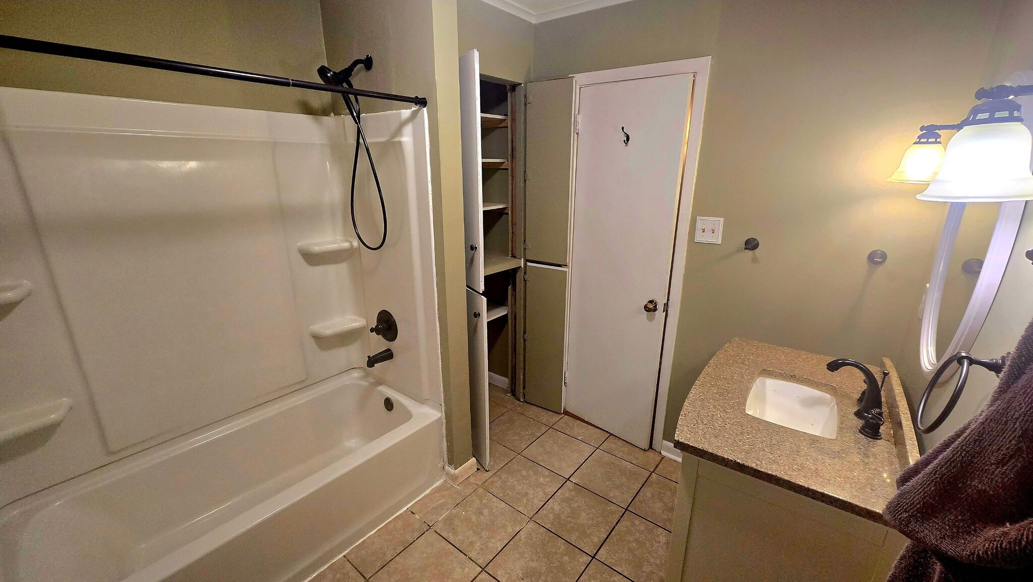 Bathroom 1 - 868 steiner rd
