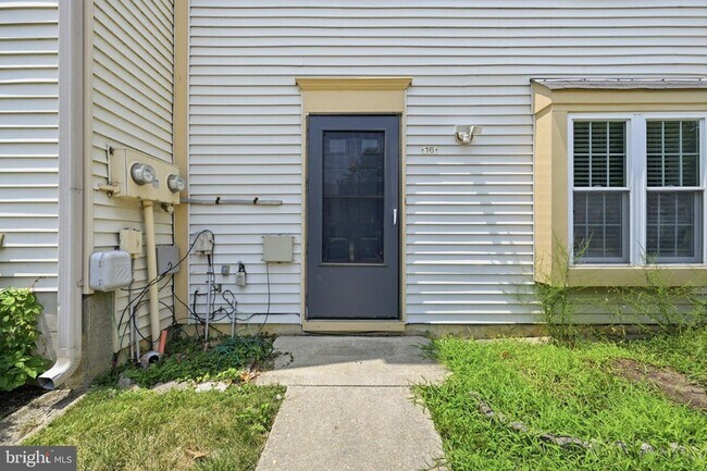 Building Photo - 16 Meadowside Ct