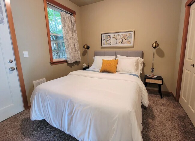 Bedroom - 2411 Peabody St