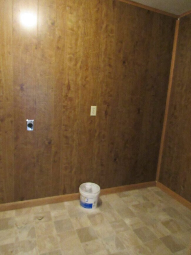 Building Photo - Contact Peggy 501 676 1758