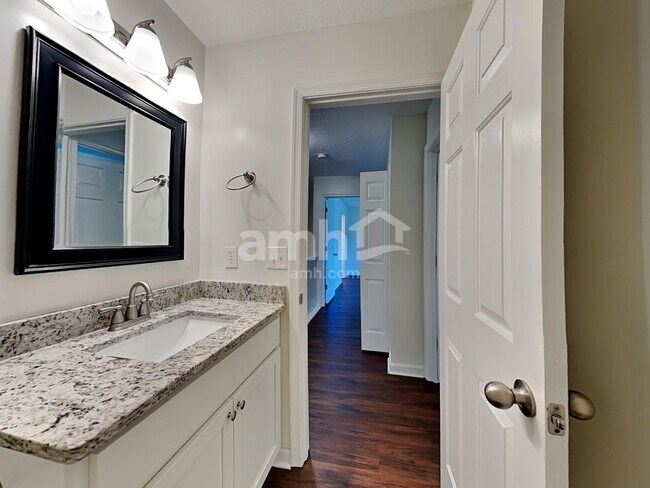 Building Photo - 1668 Comanche Run