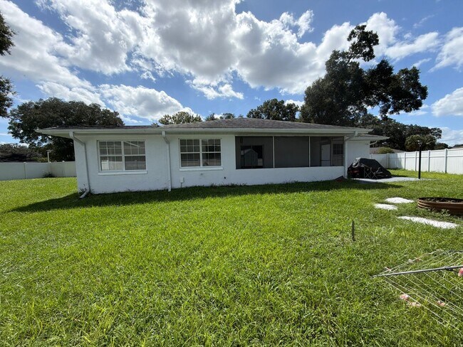 Building Photo - 10024 SW 73rd Terrace