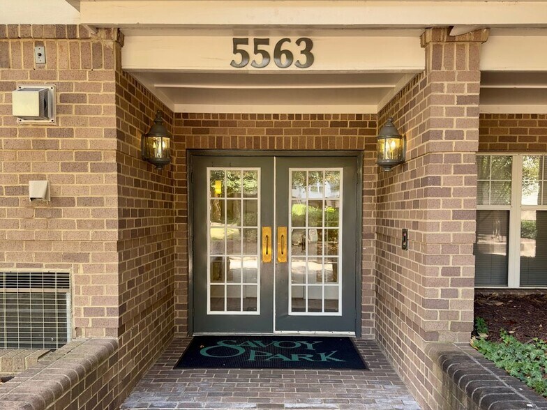 Building Photo - 5563 Seminary Rd