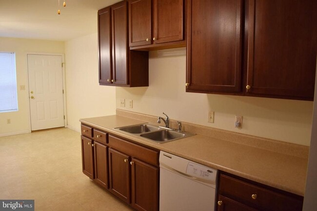 Building Photo - 2725 Roosevelt Dr