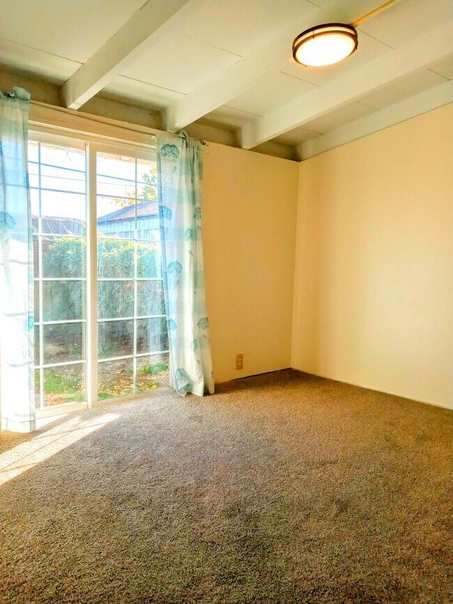 Building Photo - Refurbished 3bd Single Story House With Carport & Large Yards