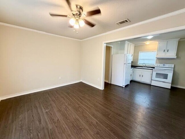 Building Photo - La Clede Properties