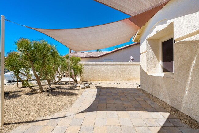 Building Photo - 45160 Debbie Dr