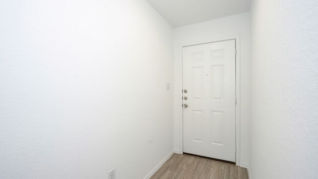 Building Photo - Spacious 4-bedroom, 2-bath located in Summerhill subdivision