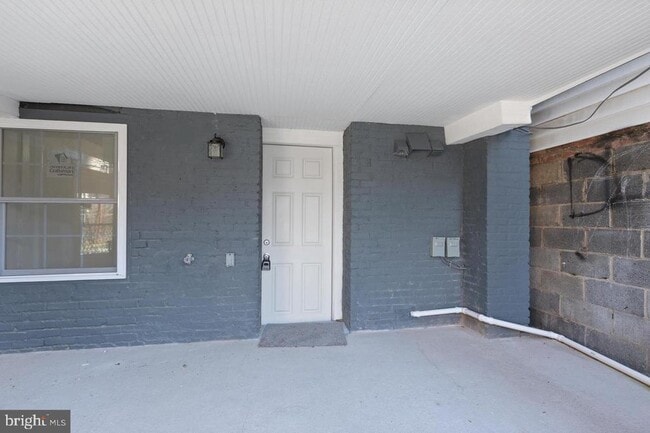 Building Photo - 756 19th St NE