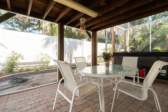 Building Photo - 1881 Danford St