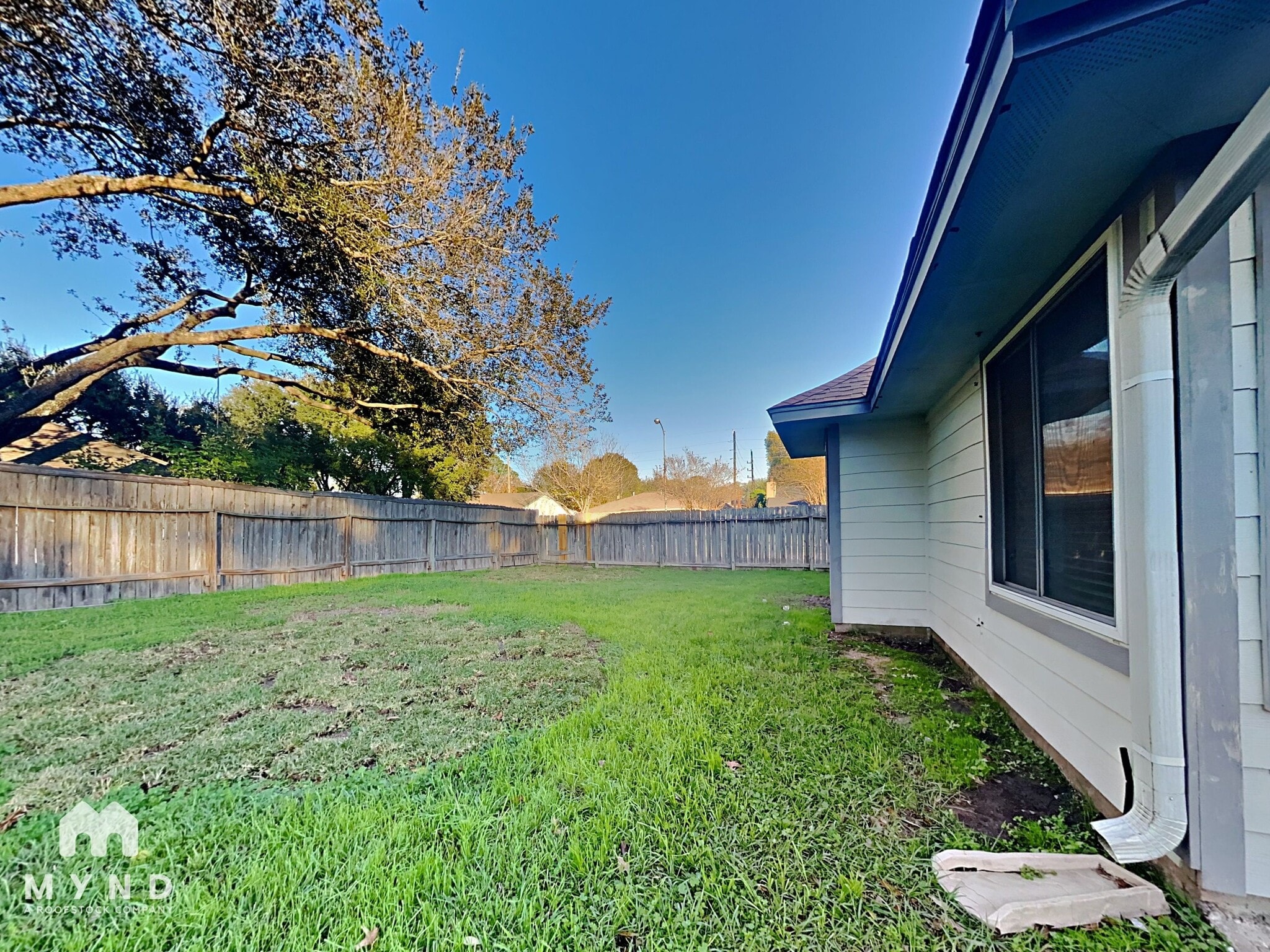 Building Photo - 10002 Green Valley Ln