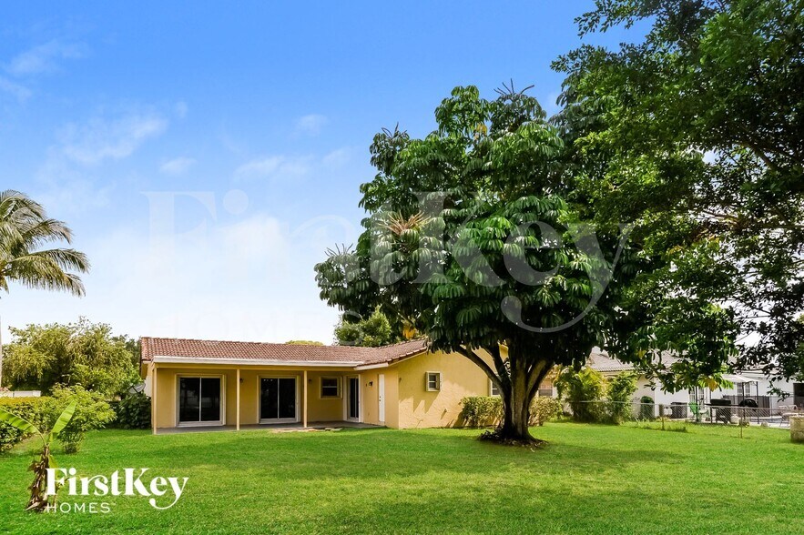 Building Photo - 3631 NW 108th Dr