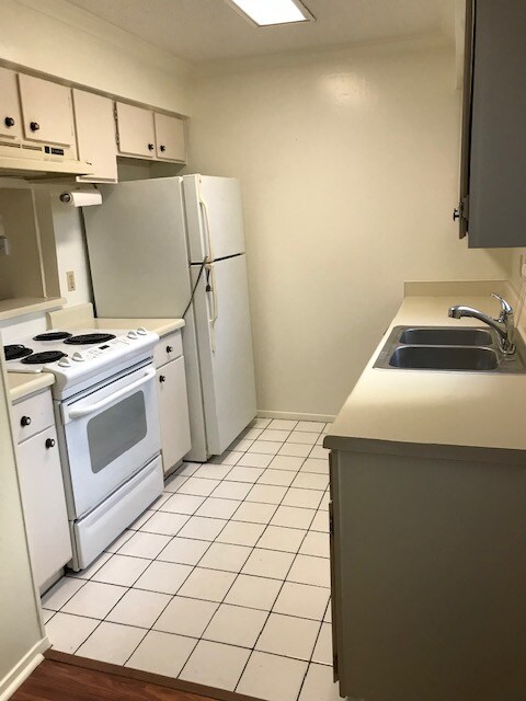 Building Photo - 8400 Jamestown Dr