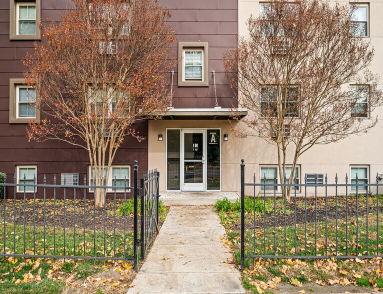 greene-manor-exteriors-8-of-31 - Greene Manor Apartments