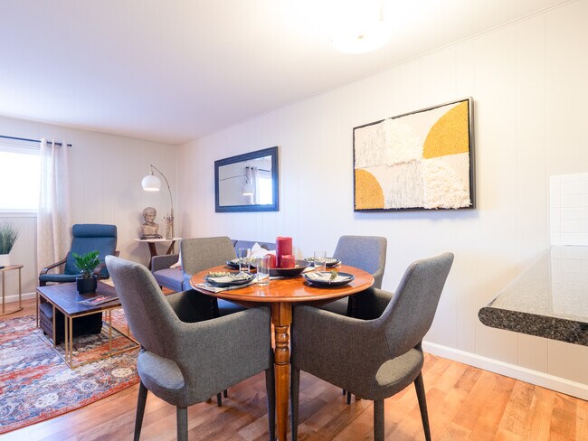 Building Photo - 2122 Hancock Dr