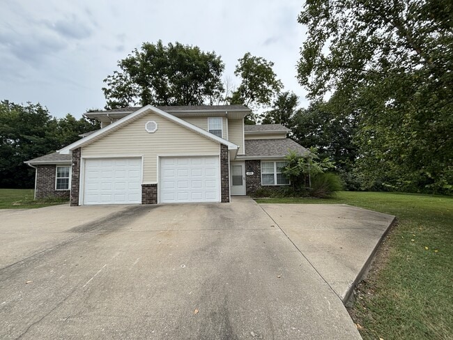 Primary Photo - 314 Burnside Dr