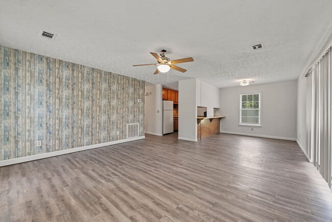 Building Photo - 2501 Riverchase Crossing NE