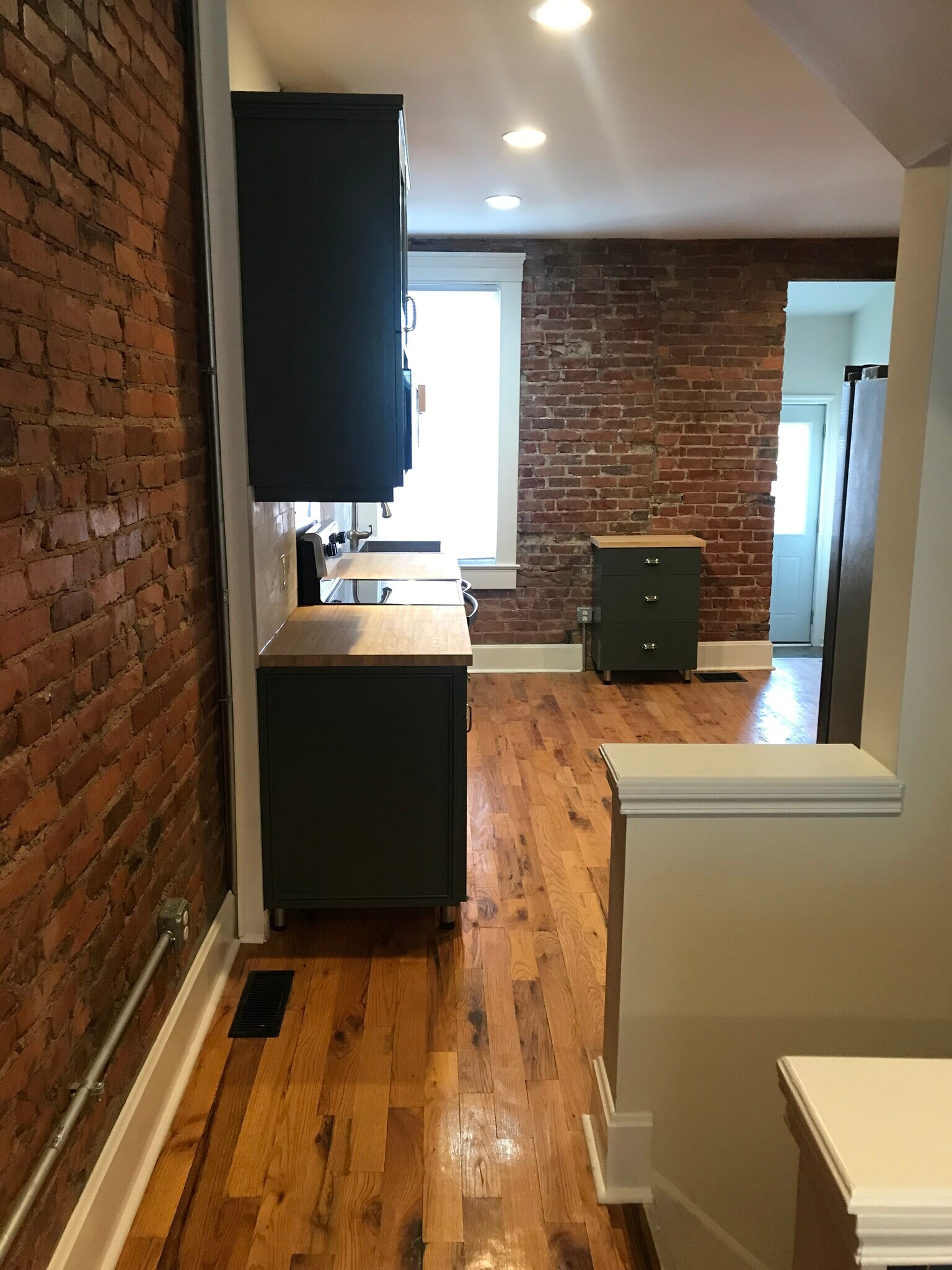 Building Photo - 208 Dakota Ave