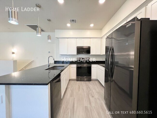 Building Photo - 2722 S Cavalier Dr
