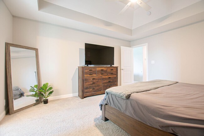 Building Photo - Pet Friendly Three Bedroom with Bonus!