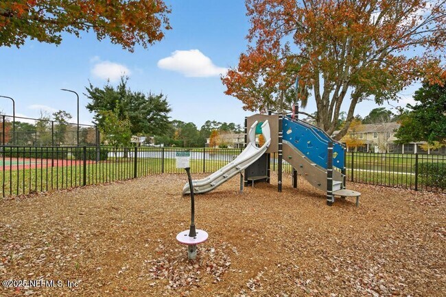 Building Photo - 411 Walnut Dr