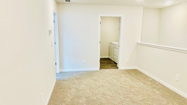 Building Photo - 690 Gabby Pt SW