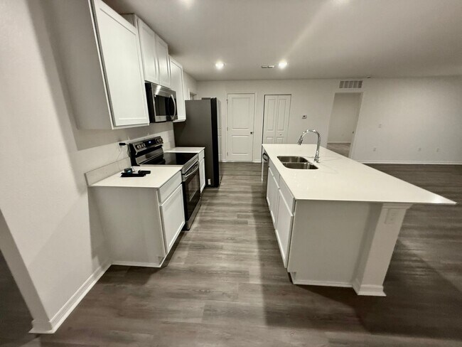 Building Photo - **Move-In-Special** Brand New 4-Bedroom Home in Poinciana – Available Now!