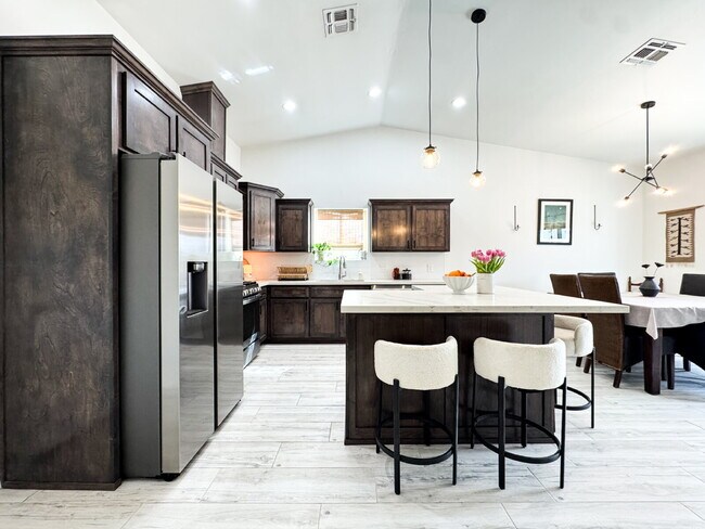 Building Photo - "Spacious 4-Bedroom, 2-Bathroom home in Prime Yuma!"