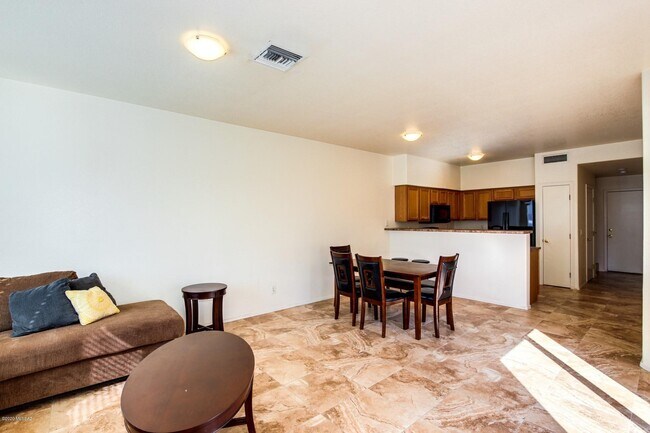 Building Photo - 1251 E Weimer Cir