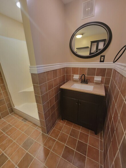 Building Photo - 933 Bleigh Ave