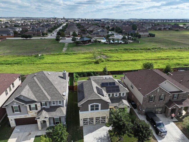 Building Photo - 675 Pebble Bend