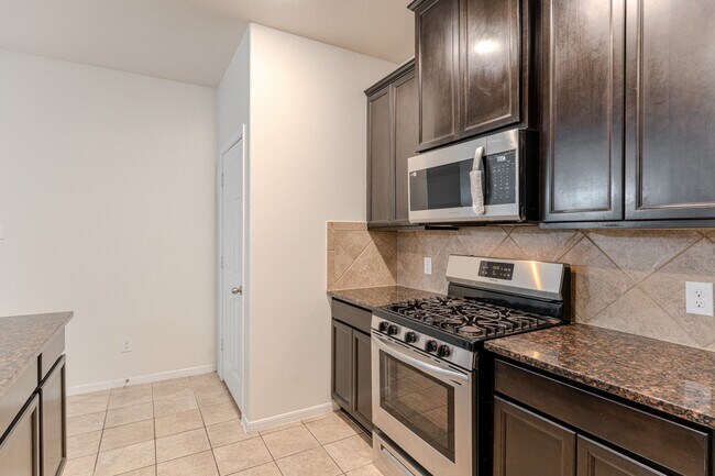 Building Photo - 13527 Vista De Oro St