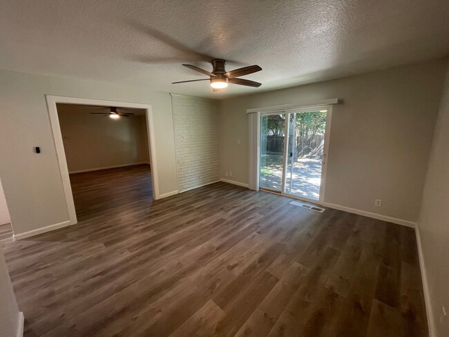 Building Photo - Recently updated 3 bedroom single story!