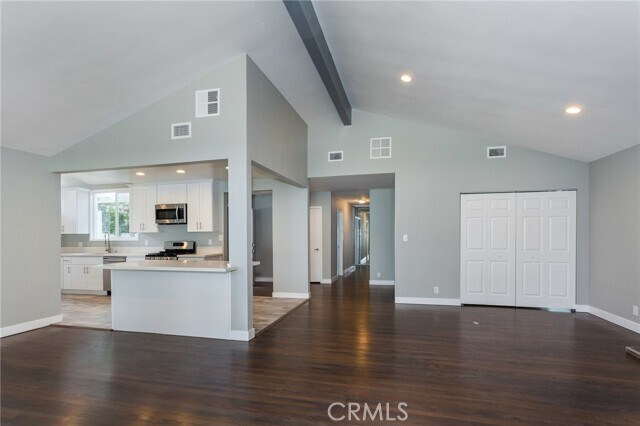 Building Photo - 16231 Moorpark St
