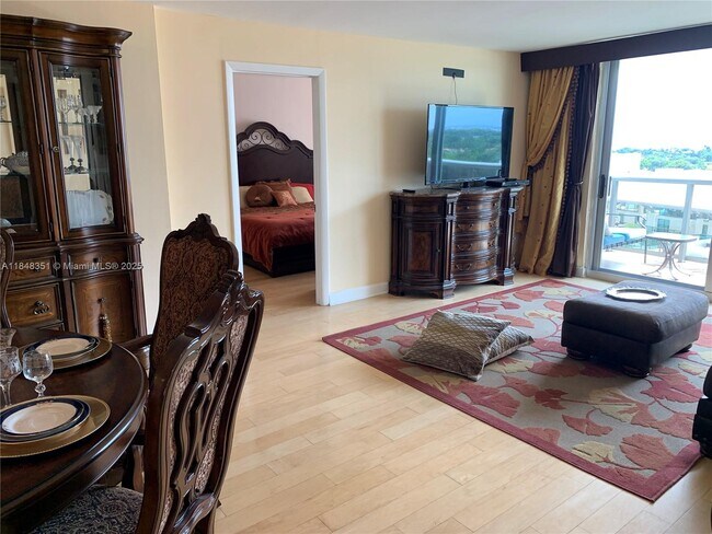 Building Photo - 6039 Collins Ave