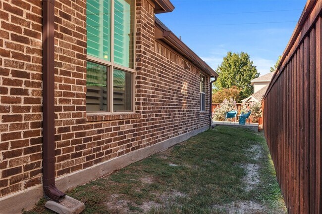 Building Photo - 864 Gaited Trail