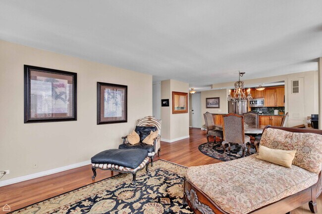 Building Photo - 1660 N La Salle Dr