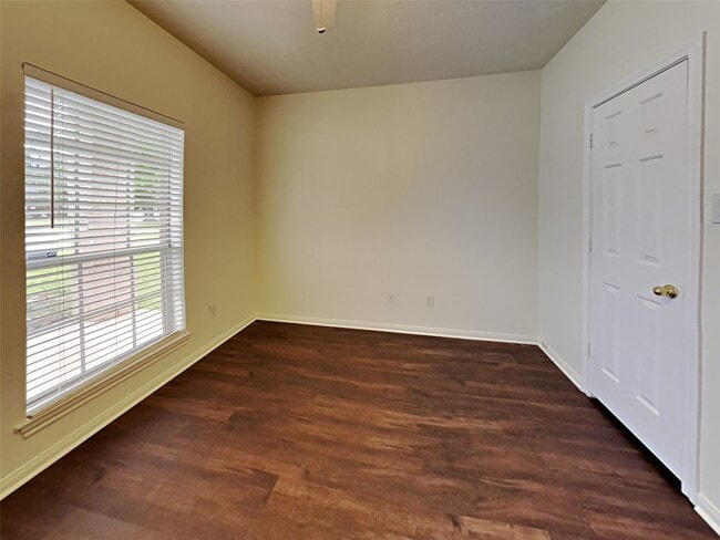 Building Photo - 534 Starkstone Ct